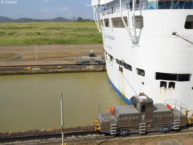2015-03-16 Panama-Kanal hoe P1020709