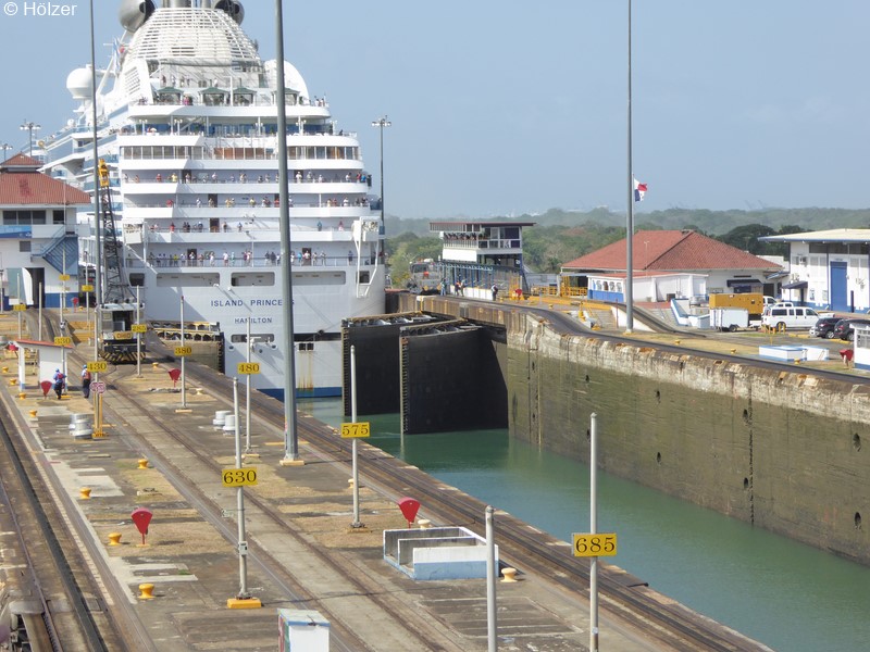 2015-03-16 Panama-Kanal hoe P1020833